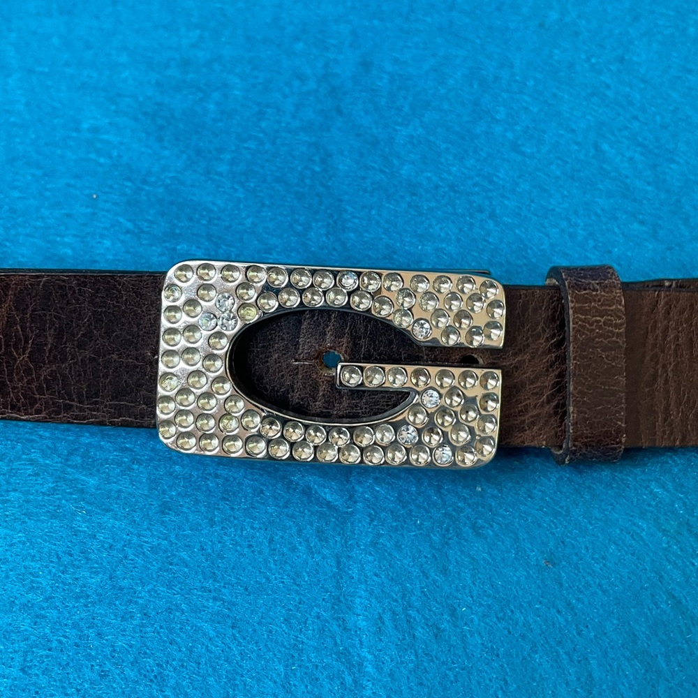 🥋 Guess Vintage Genuine Brown Leather Belt w/Silver G Buckle. 5 Holes. 🥋